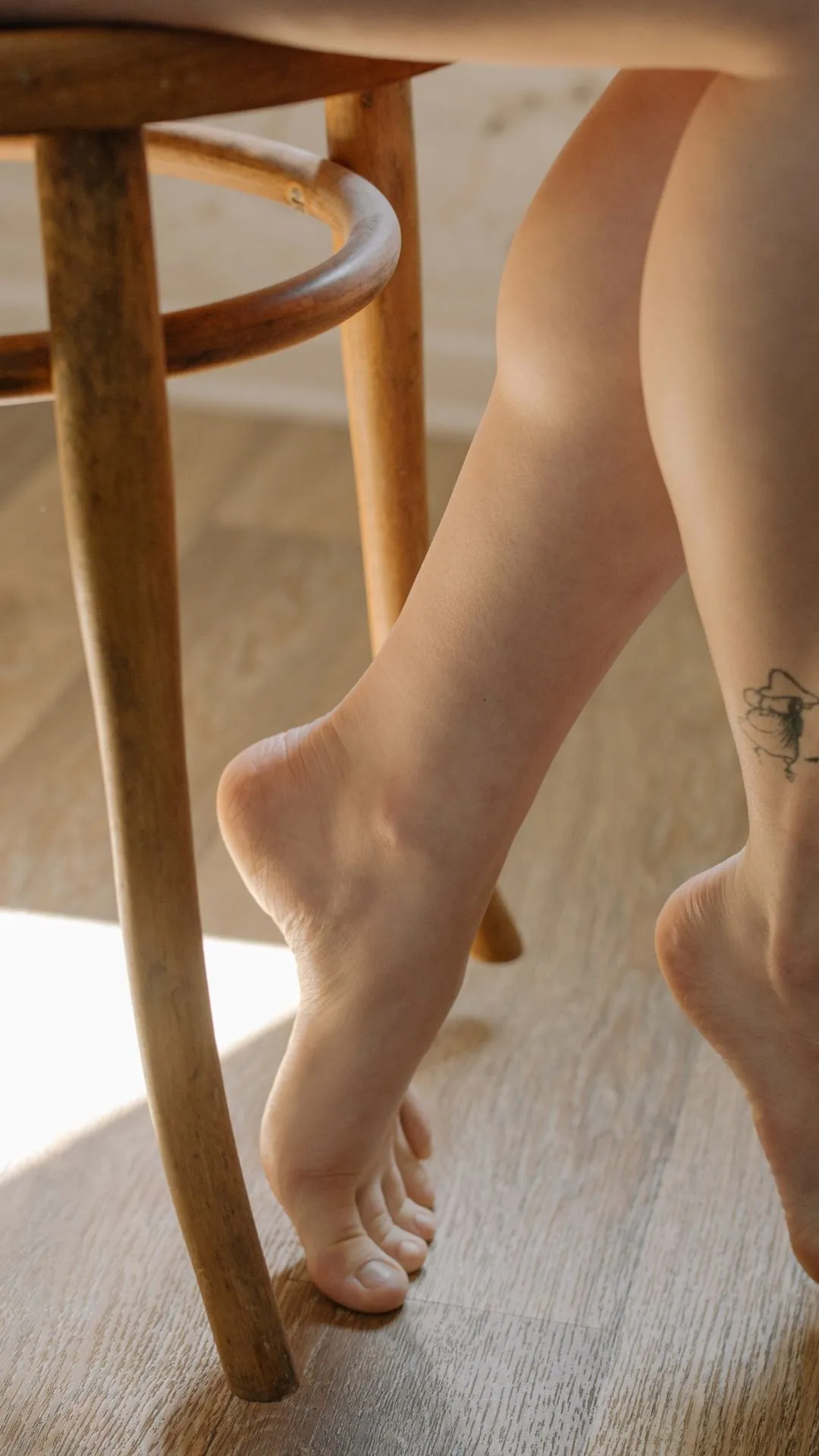 Piernas con várices que deben acudir a una clínica de várices.